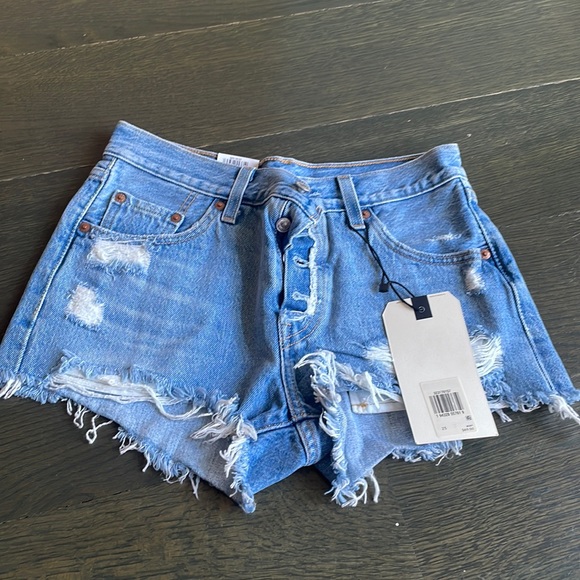 LEVIS FRESH JEAN SHORTS - Picture 1 of 4
